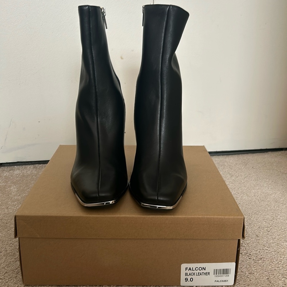 Steve Madden Black Leather Boots w/ Metallic Silver Toe